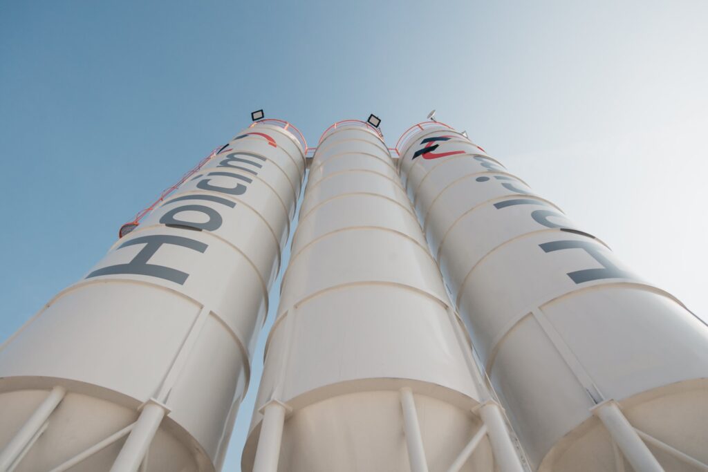 Holcim România a realizat o achiziție prin care a preluat activele, angajații și echipamentele aferente producerii și comercializării de betoane aparținând Betonexpres, important producător de betoane din zona Florești (județul Cluj).