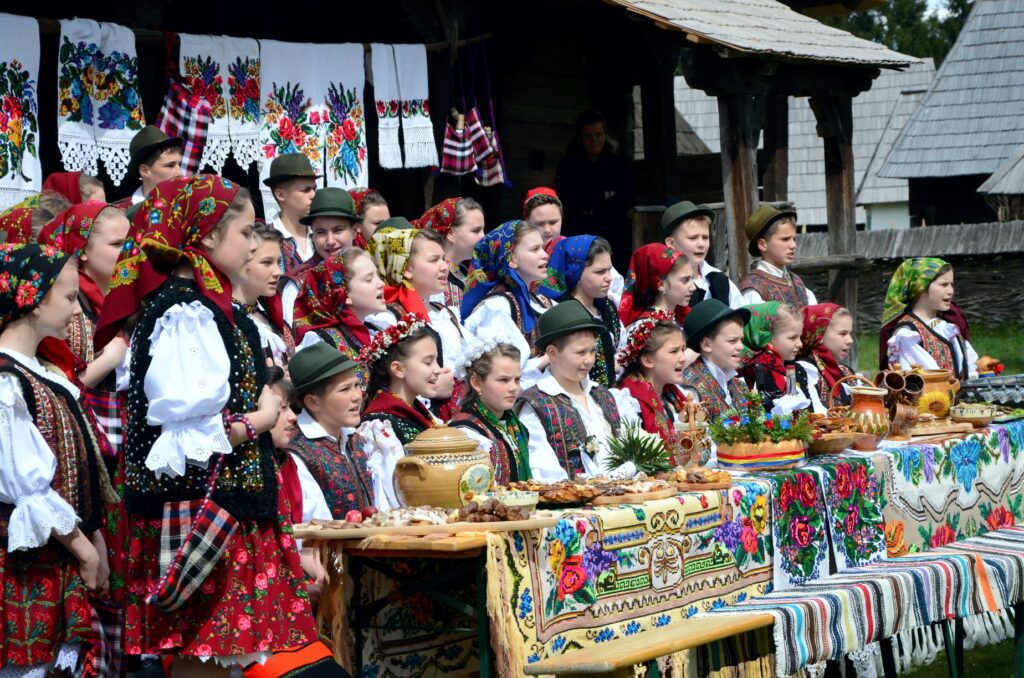 Municipiul Sighetu Marmației, Consiliul Județean Maramureș, Centrul Cultural Sighetu Marmației și Muzeul Maramureșan vor organiza, în 17 aprilie, la Muzeul Satului Maramureșean M. Dăncuș, evenimentul “Paști în Maramureș”.