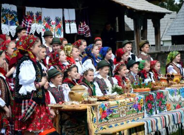Municipiul Sighetu Marmației, Consiliul Județean Maramureș, Centrul Cultural Sighetu Marmației și Muzeul Maramureșan vor organiza, în 17 aprilie, la Muzeul Satului Maramureșean M. Dăncuș, evenimentul “Paști în Maramureș”.