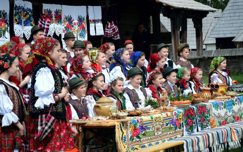 Municipiul Sighetu Marmației, Consiliul Județean Maramureș, Centrul Cultural Sighetu Marmației și Muzeul Maramureșan vor organiza, în 17 aprilie, la Muzeul Satului Maramureșean M. Dăncuș, evenimentul “Paști în Maramureș”.