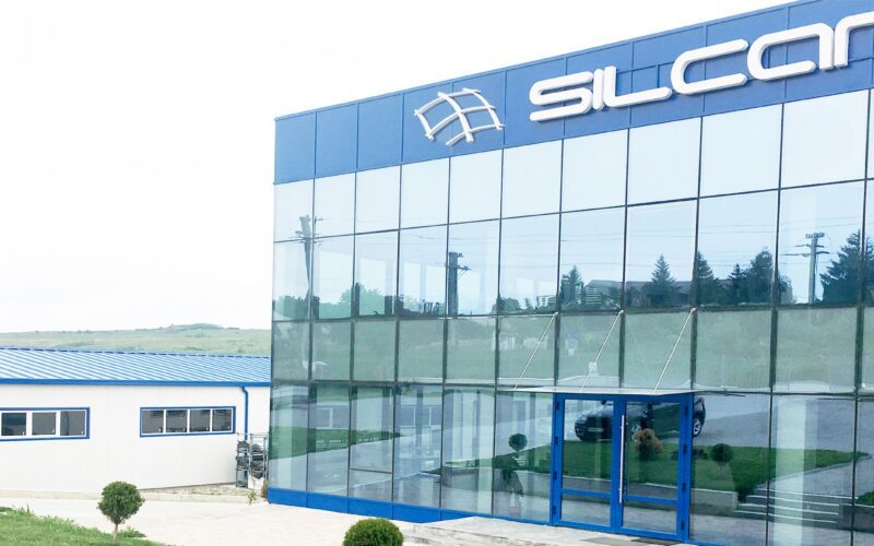 Unul dintre pașii concreți pentru reducerea cheltuielilor cu energia al Silcar Prod a fost instalarea, în februarie, a unui sistem de panouri fotovoltaice.