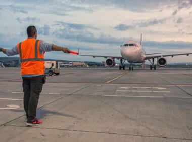 Aeroportul clujean a înregistrat creşteri semnificative ale traficului de pasageri, înregistrând, în primul trimestru al anului, 600.000 de pasageri, în urcare cu 6% faţă de trim. I din 2019 (atunci cel mai bun din istoria AIAIC) şi în creștere cu 80% faţă de trimestrul I din 2022.