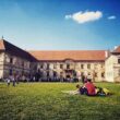 Direcția Județeană de Statistică a precizat că, în februarie 2023, sosirile înregistrate în structurile de primire turistică au însumat 42.637. Comparativ cu februarie 2022, au crescut cu 45,5%