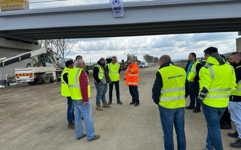 O echipă de experți din cadrul Companiei Naționale de Administrare a Infrastructurii Rutiere (CNAIR) a verificat stadiul lucrărilor și mobilizarea antreprenorului pe șantierul secțiunii Nușfalău - Suplacu de Barcău a A3 (13 km).