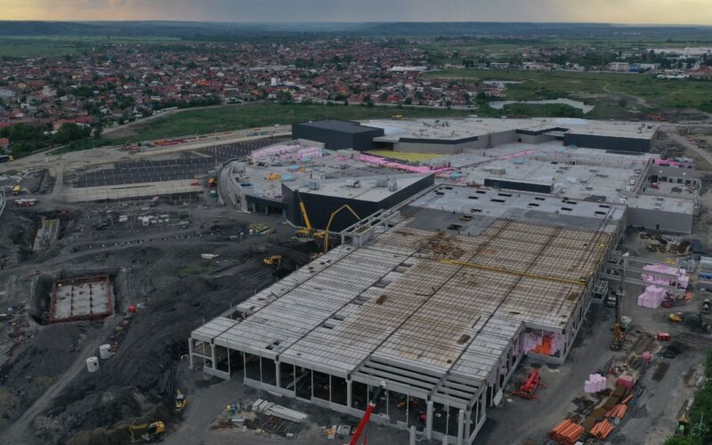 Am finalizat cu succes montajul structurii prefabricate a noului magazin Dedeman Craiova, în centrul comercial Promenada Mall Craiova.