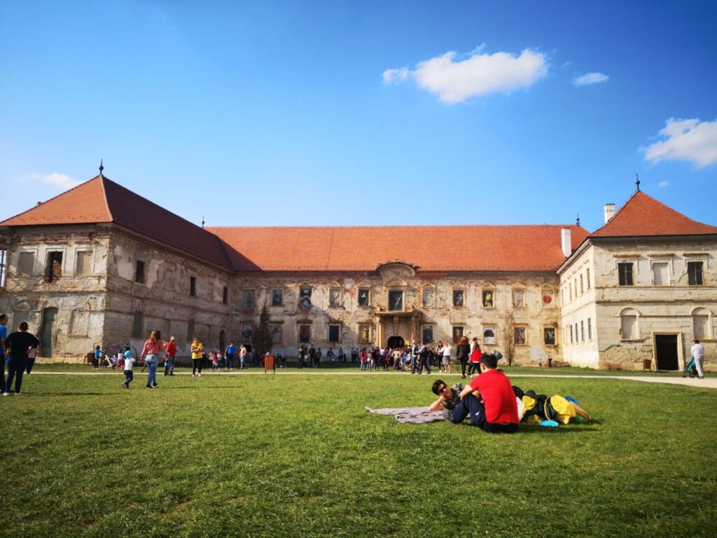 Consiliul Județean (CJ), prin intermediul Centrului Național de Informare și Promovare Turistică, a lansat o invitație clujenilor și turiștilor care vizitează județul să utilizeze CTA.