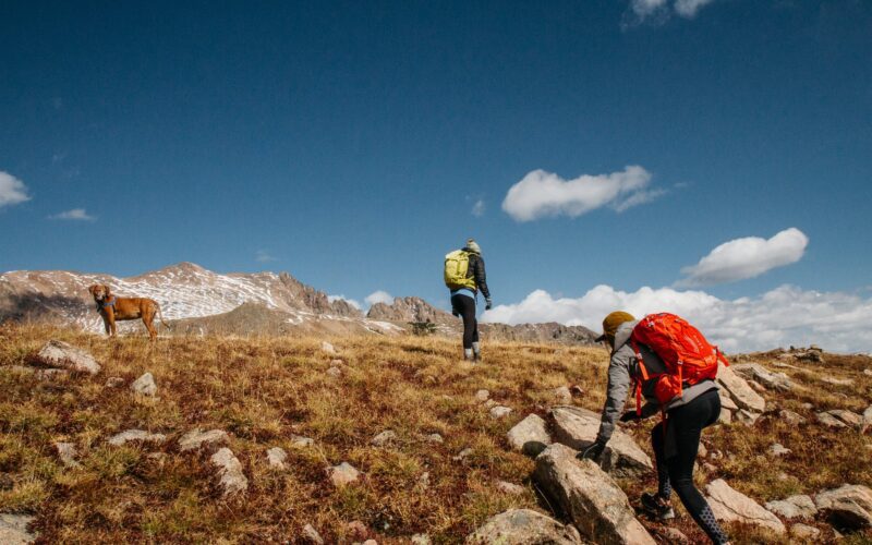 Românii sunt dispuși să meargă până la 50 km față de zona în care locuiesc pentru a face sporturi extreme și activități în natură, potrivit platformei de experiențe pentru timp liber Extasy.