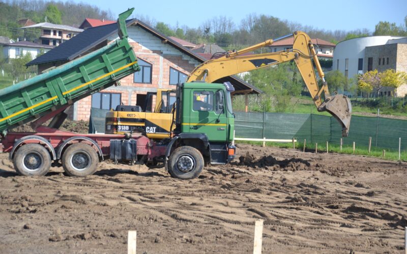 Au început lucrările de construcție sala din comuna maramureșeană Fărcașa. Noua sală de sport, cu 180 de locuri pe scaune,