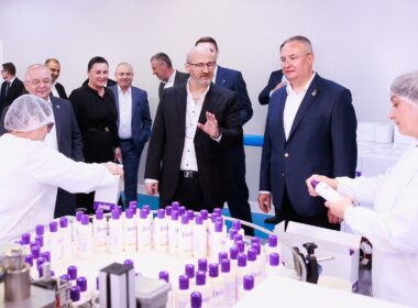 Producătorul de cosmetice Farmec va investi 40 milioane euro în fabrica de la Dezmir, pentru care vrea să acceseze un ajutor de stat.