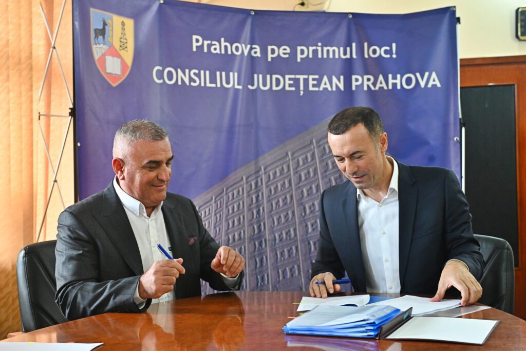 Președintele Consiliului Județean (CJ) Prahova, Iulian Dumitrescu, a semnat contractul de proiectare și execuție a Centurii Comarnic.