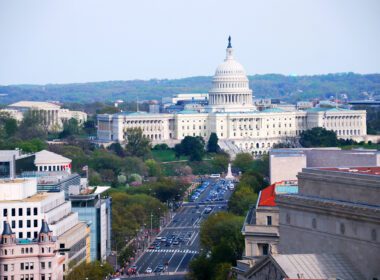 Compania de dezvoltare de software OVES Enterprise Cluj are un birou în Washington DC, investiția fiind de 250.000 de euro (cheltuieli cu documente și taxe locale, chiria spațiului în primul an).