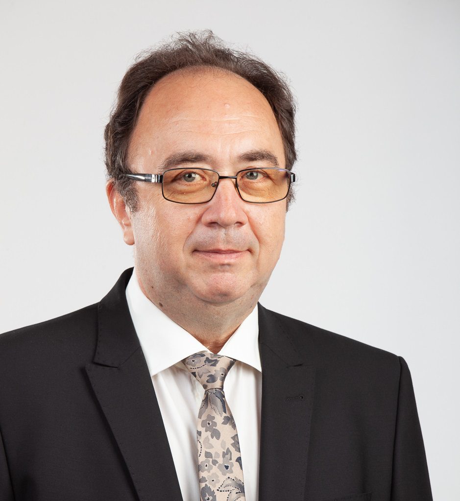 Cristi Nechita Rotta, director general al Rottaprint, cea mai mare tipografie flexografică din România, relatează cum a făcut față compania multiplelor crize din ultima perioadă și cum reușește să aibă cei mai performanți tipografi într-o piață a muncii foarte dură.