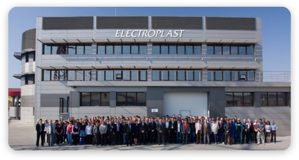 ROCA Industry, primul holding românesc de companii de materiale de construcții, deținut de ROCA Investments, urmărește să integreze în portofoliul său compania Electroplast.