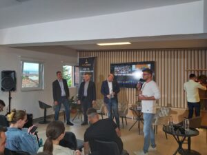 Lansarea Invest Club, primul hub de investitori din România, reprezintă un moment istoric pentru piața de capital din țara noastră, consideră inițiatorii proiectului. 