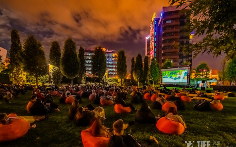 Festivalul Internațional de Film Transilvania (TIFF) revine, în acest weekend, pe toate ecranele din Cluj-Napoca și aduce și o nouă experiență pentru micii spectatori: cinematograful gonflabil Mini-Cini din Iulius Parc.