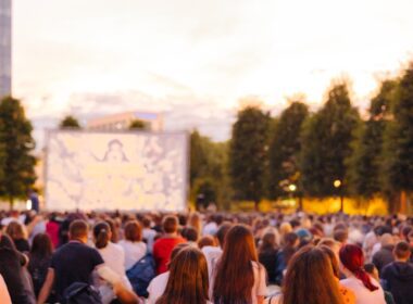 Din 23 iunie ai motive să revii în Iulius Parc pentru că începe seria Movie Nights din această vară.