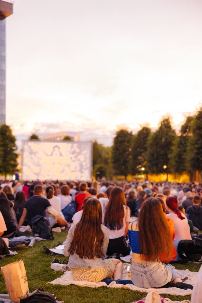 Din 23 iunie ai motive să revii în Iulius Parc pentru că începe seria Movie Nights din această vară.