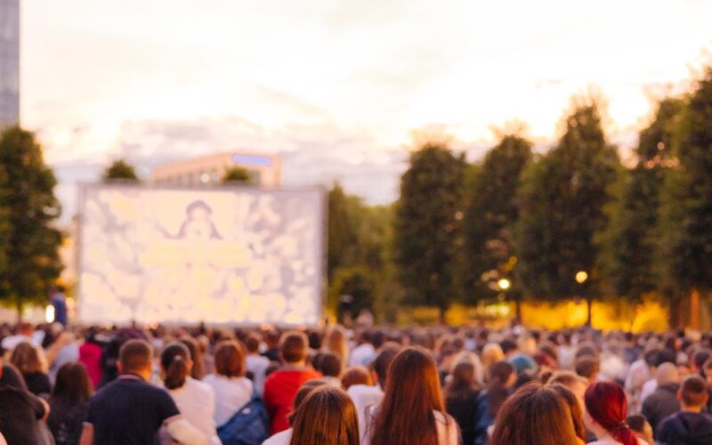 Din 23 iunie ai motive să revii în Iulius Parc pentru că începe seria Movie Nights din această vară.