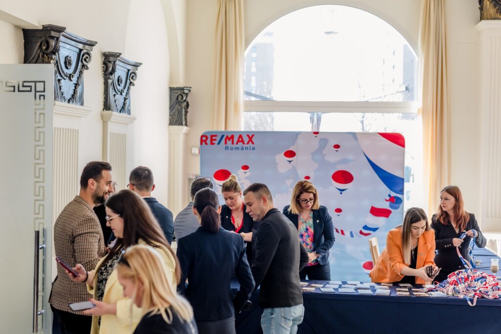 RE/MAX România ajunge la 70 birouri și 800 de membri la nivel național. Ca parte a strategiei de dezvoltare accelerată pe care mizează în ultima perioadă, RE/MAX și-a extins portofoliul, cu 15 noi birouri la nivel național.