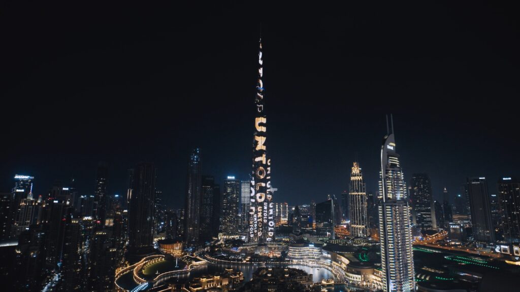 Pentru a marca debutul în orașul viitorului, Untold și artistul Armin Van Buuren au stabilit două recorduri mondiale, pe cea mai cunoscută clădire din lume, Burj Khalifa, simbol al orașului Dubai: un show live la cea mai mare înălțime realizat vreodată pe cea mai înaltă clădire de pe planetă și folosirea în timpul show-ului a celui mai mare ecran led din lume.