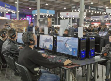 Războiul din Ucraina a generat o scădere în piața de IT din România, însă a adus noi oportunități prin proiecte complexe în apărare, securitate cibernetică, inteligența artificială (AI), conform unei analize a companiei clujene OVES Enterprise.