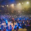 Trei cunoscute trupe, Alternosfera, Subcarpați și Cargo, cântă la CSE hiturile care le-au consacrat, alături de Orchestra Extraordinară a Filarmonicii Transilvania din Cluj-Napoca și muzicieni din Chișinău.
