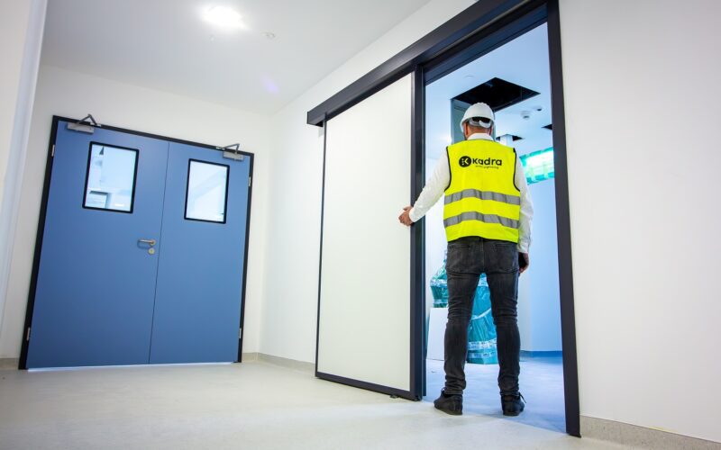 Compania clujeană Kadra a instalat uși automate în cel mai nou spital din rețeaua Medicover, Pipera - Bucureşti.
