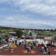 În ziua inaugurării a cântat, pe scena amenajată în fața Primăriei Beclean, pe malul Someșului Mare, Gașca Zurli, iar apoi sute de copii au luat cu asalt noul parc de joacă amenajat aproape de Centrul Recreativ Legacy (CRL) și de viitorul Centrul Social de Zi (CSZ).