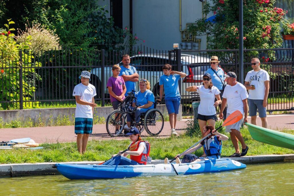 Clujenii au venit în număr extrem de mare în Iulius Parc și au vâslit pentru accesibilizarea lacurilor pentru persoanele cu dizabilități.