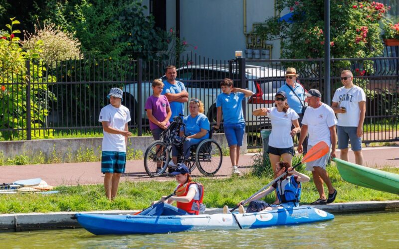Clujenii au venit în număr extrem de mare în Iulius Parc și au vâslit pentru accesibilizarea lacurilor pentru persoanele cu dizabilități.