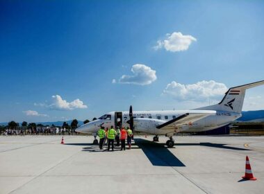 Un Embraer EMB-120 Brasilia a fost primul avion comercial care a aterizat pe Aeroportul Remetea, nou construit în județul Harghita.