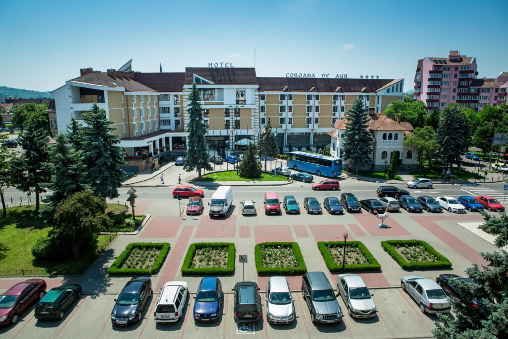 Hotelul Coroana de Aur rămâne la vânzare, după ce la ultima licitație nu a fost depusă nicio ofertă, a precizat Andrei Besoiu, de la CITR, lichidatorul bunurilor din dosarul de faliment al familiei Moldovan