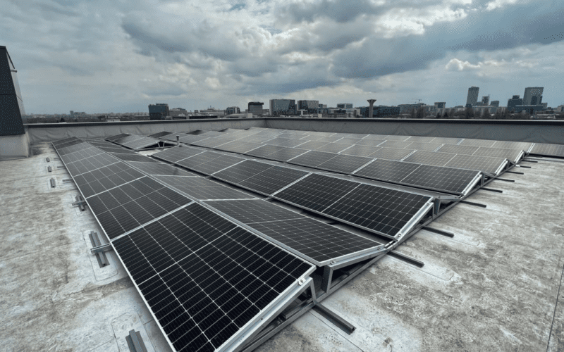 Kärcher România a investit 100.000 de euro în dotarea cu panouri fotovoltaice a sediului inaugurat anul trecut în cartierul Pipera din București.