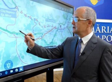 La Centura Metropolitană Cluj (CMC) vestea bună e că am reușit să adjudecăm tronsonul 1 al licitației, Florești – Cluj-Napoca în vederea extinderii de la 3 la 6 benzi și asigurarării conectivității cu Spitalul Regional de Urgență (SRU).