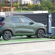 Romică Mereuț, administrator al benzinăriei VVM Peco, din comuna maramureșeană Fărcașa, a decis să vină în ajutorul deținătorilor de autoturisme electrice prin darea în folosință a unei asemenea stații de încărcare.