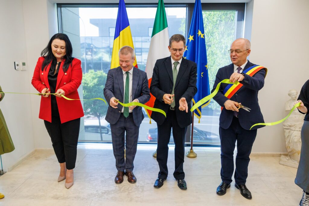 Am participat la deschiderea oficială a Consulatului Onorific al Irlandei alături de Excelența Sa, Paul McGarry, Ambasadorul Irlandei în România și consulului onorific Simone Pierre O’Mahony.