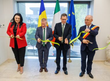 Am participat la deschiderea oficială a Consulatului Onorific al Irlandei alături de Excelența Sa, Paul McGarry, Ambasadorul Irlandei în România și consulului onorific Simone Pierre O’Mahony.