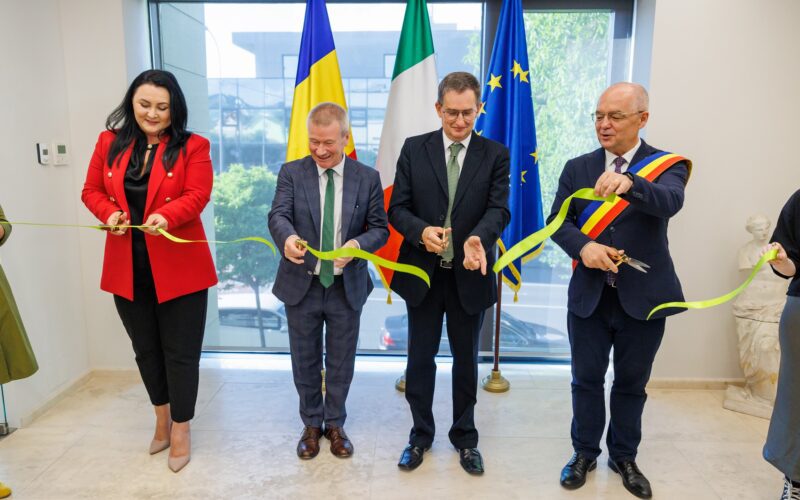 Am participat la deschiderea oficială a Consulatului Onorific al Irlandei alături de Excelența Sa, Paul McGarry, Ambasadorul Irlandei în România și consulului onorific Simone Pierre O’Mahony.