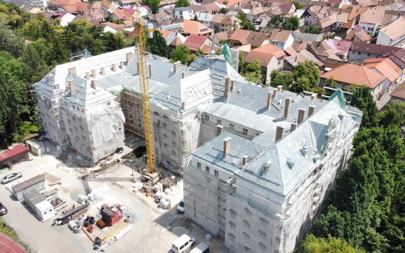 Studenții din anul IV ai Facultății de Arhitectură din Cluj-Napoca au ajuns la Colegiul Național Liviu Rebreanu (CNLR) din Bistrița, monument istoric aflat în reabilitare de către societatea de construcții.