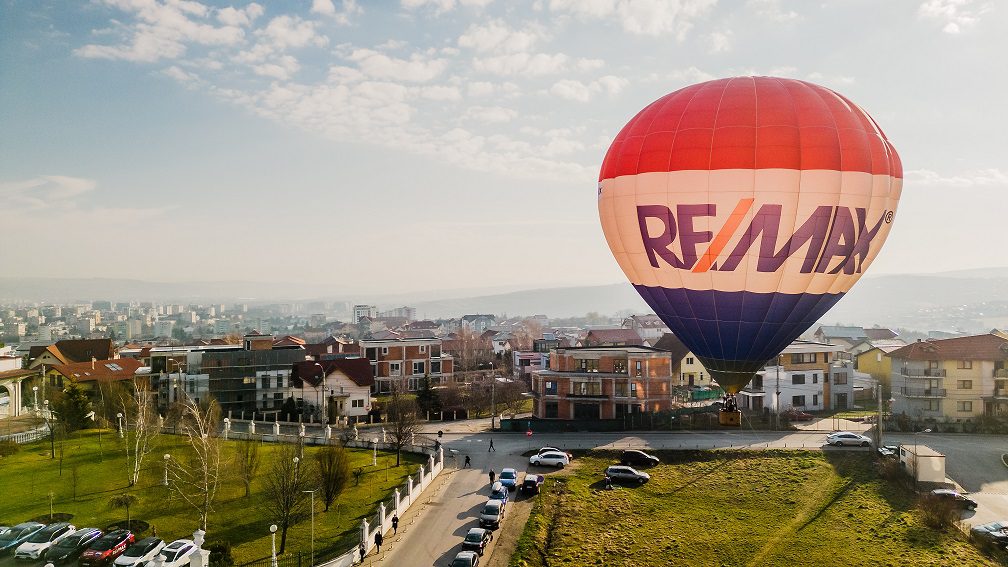 RE/MAX România, parte a liderului mondial în real-estate, implementează, din iulie, o politică de reprezentare exclusivă fie a cumpărătorului, fie a vânzătorului, în cadrul întregii rețele.