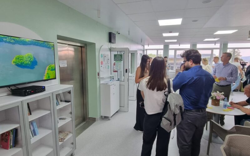 Acesta este dedicat amenajării spațiului destinat pacienților și aparținătorilor de la Institutul Oncologic din Cluj-Napoca (IOCN). Investiția totală în acest proiect de la IOCN a fost de 37.427 de euro.