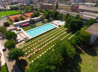 Este începutul unei noi săptămâni în care se anunță temperaturi caniculare în majoritatea zonelor din țară iar mii de români vor căuta un ștrand sau o piscină pentru a se răcori și a petrece o zi frumoasă alături de cei dragi.