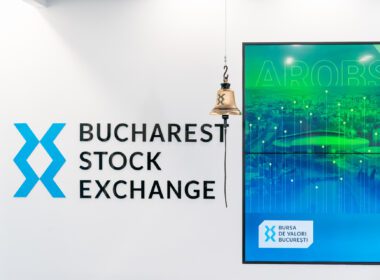 Acțiunile cu titlu gratuit fac parte din programul Stock Option Plan (SOP) pe care AROBS l-a demarat și prin care a dorit investiția în dezvoltarea profesională a persoanelor-cheie, împiedicând migrarea către competiție și costul de înlocuire a acestora.