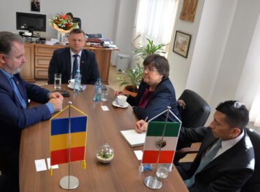 Vicepreședintele Consiliului Județean (CJ) Cluj, Istvan Vakar, a primit vizita noul ambasador al Mexicului în România, Amparo Erendira Anguiano Rodriguez.