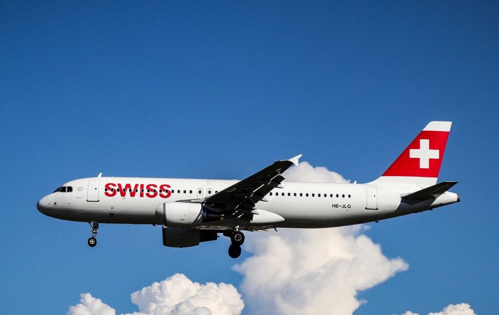 Swiss este principala companie aeriană a Elveţiei, operând zboruri din hub-urile Zurich şi Geneva către 100 de destinații din 50 de țări (Europa, America de Nord, America de Sud, Africa și Asia). Baza principală este la Aeroportul Internațional Zurich.