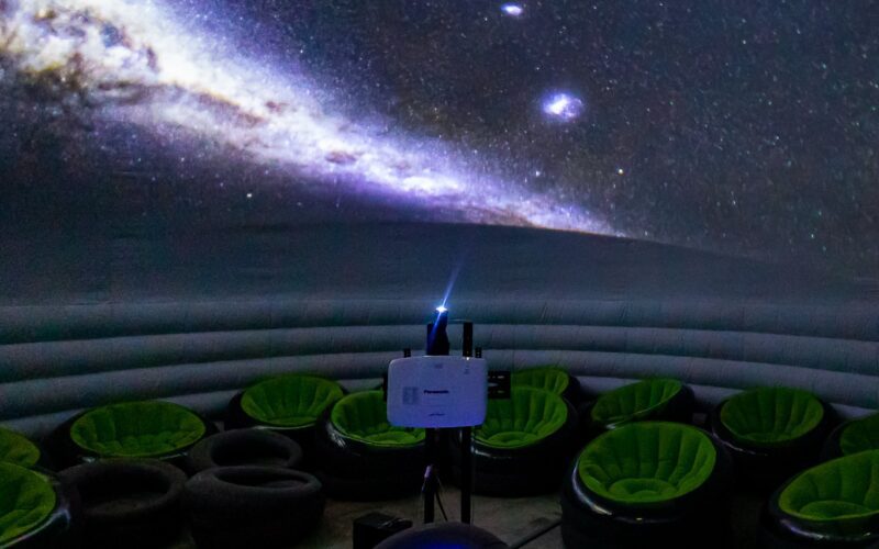 După o mică pauză, planetariul din Iulius Mall Cluj este din nou deschis pentru călătorii intergalactice.