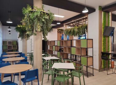 “Studenții Universității Babeș-Bolyai care aleg să mănânce la restaurantul studențesc Juventus, din Complexul Universitar Iuliu Hațieganu, beneficiază, din această toamnă de condiții excelente, cafeteria fiind recent renovată și modernizată”, a anunțat conducerea UBB Cluj.