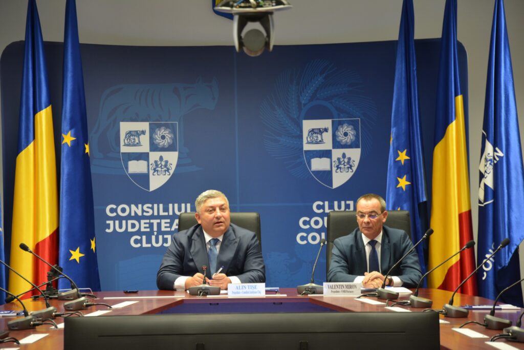 Consiliul Județean (CJ) va folosi banii obținuți din emisiunea de obligațiuni în felul următor: 45 de milioane euro pentru refinanțarea împrumuturilor luate de la bănci și 30 de milioane pentru investiții.