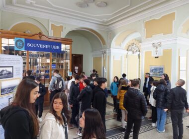 Prin acesta, 100 de studenți din medii vulnerabile vor fi sprijiniți de WVR să termine facultatea la Universitatea Babeș-Bolyai (UBB) Cluj