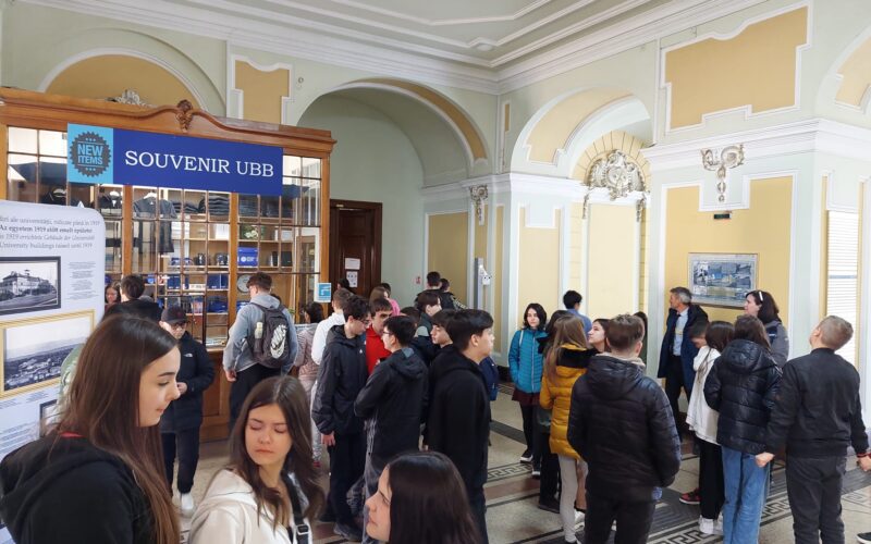 Prin acesta, 100 de studenți din medii vulnerabile vor fi sprijiniți de WVR să termine facultatea la Universitatea Babeș-Bolyai (UBB) Cluj